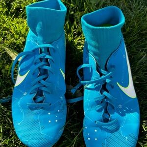Nike Mercurial Victory VI pre-owned youth size 4.5